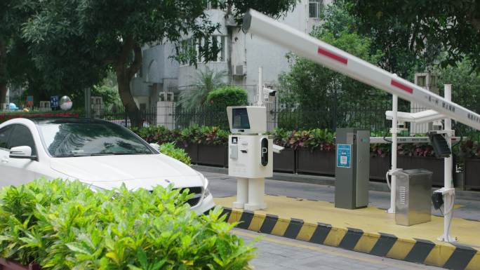 智慧停车场机器人 车辆进出