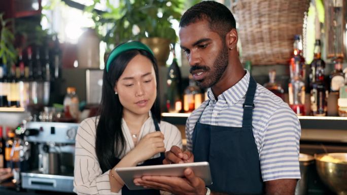 Tablet, restaurant bartender and team discussion o