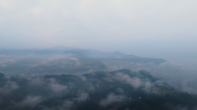 航拍清晨大山云雾云层