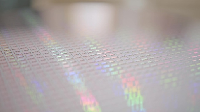 硅片上的微处理器电路图案。半导体或中央处理单元CPU微芯片由具有各种材料的图案层的硅片制成。
