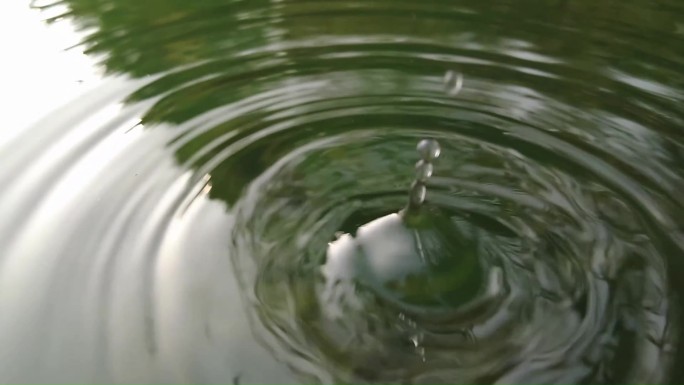 意境水面滴水视频