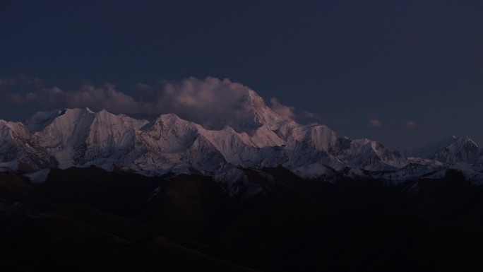 四川甘孜州木雅神山贡嘎神山雪山高空航拍