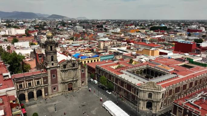 无人机飞过墨西哥城的圣多明各广场