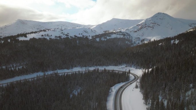 冬季公园贝索德山口i70风景景观观赏HWY 80路边交通空中无人机贝索德琼斯下雪傍晚科罗拉多高海拔落