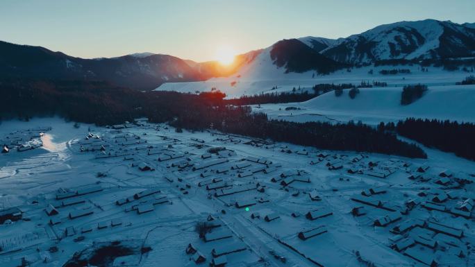 新疆冬季禾木雪景日出