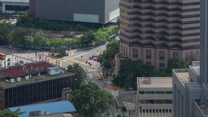 晴朗的一天吉隆坡市中心的交通街道十字路口屋顶全景4k延时马来西亚