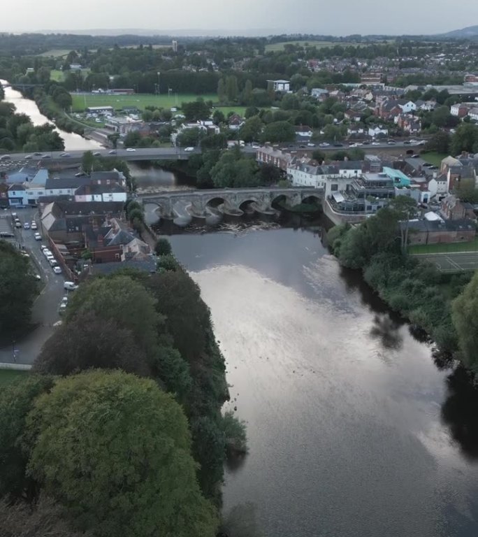 坎特伯雷附近一条河流及其植被的航拍视频，坎特伯雷是英格兰东南部一座大教堂城市