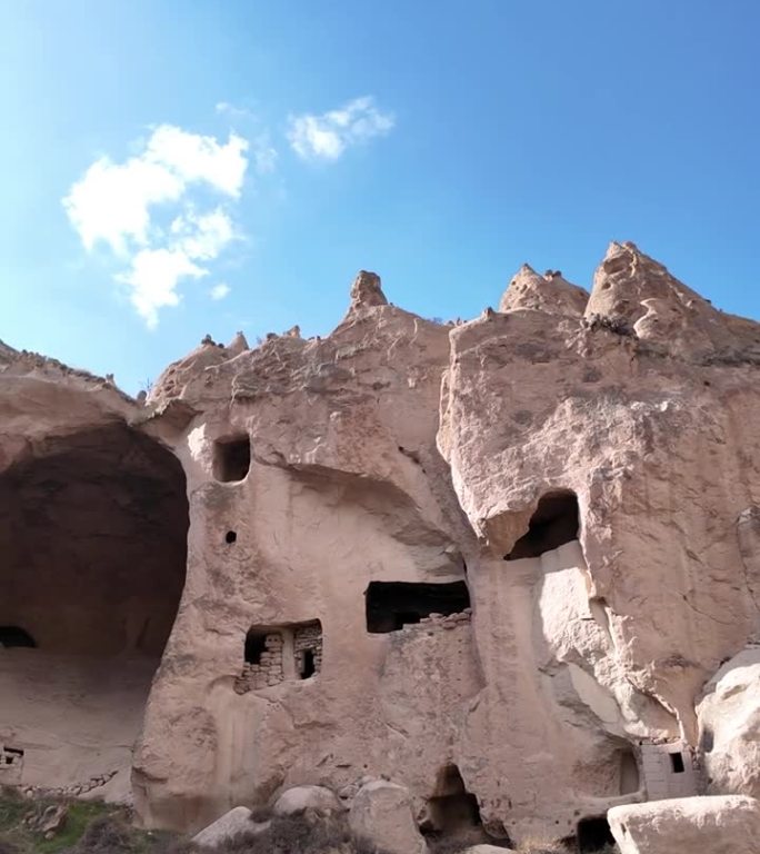 卡帕多西亚古代洞穴和教堂的垂直视频。