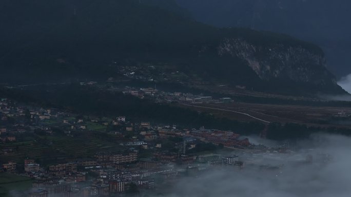 云南怒江傈僳族丙中洛人神共居秋色高空航拍