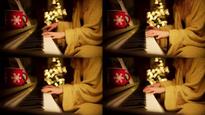 一个裹着毯子的女人在一棵挂满灯的圣诞树的背景下弹奏着圣诞颂歌。