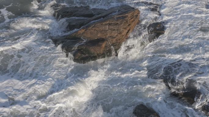 航拍威海高区北环海路火炬八街山崖海浪