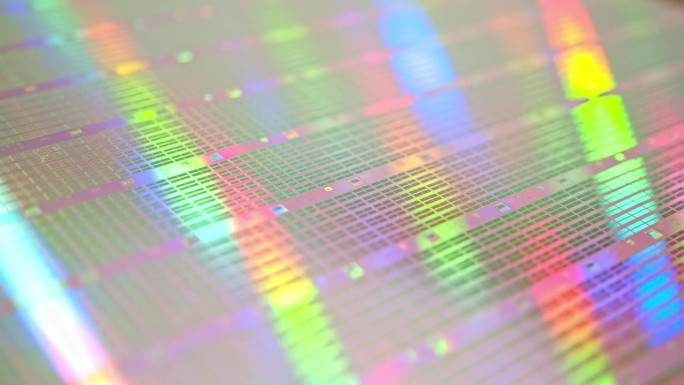 硅片微处理器电路布局的特写图。半导体或中央处理单元CPU微芯片由具有图案材料层的硅片制成。