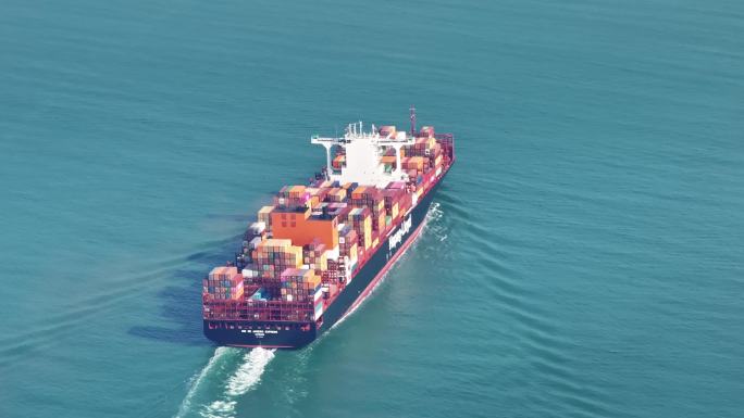 4K航拍港口远洋货轮装货集装箱货轮远航