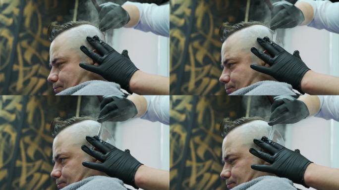 一个戴着黑色手套的理发师正在为顾客做一个时髦的发型