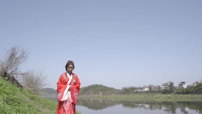 古装美女油菜花地