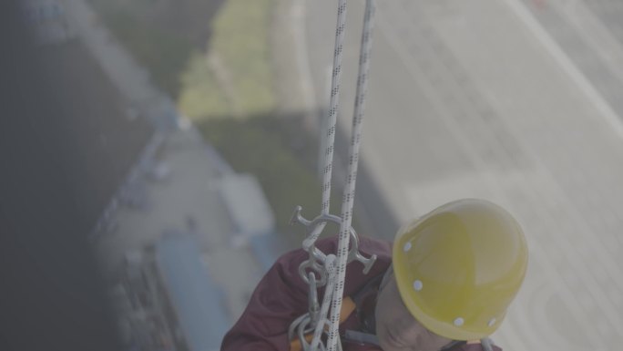 蜘蛛人高空作业玻璃外墙清洗流汗log升格