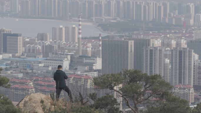 航拍威海里口山猴山顶无人机飞手俯瞰城市