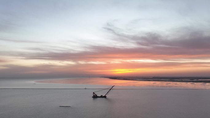 夕阳海边 海上吊船施工 DJI_0529