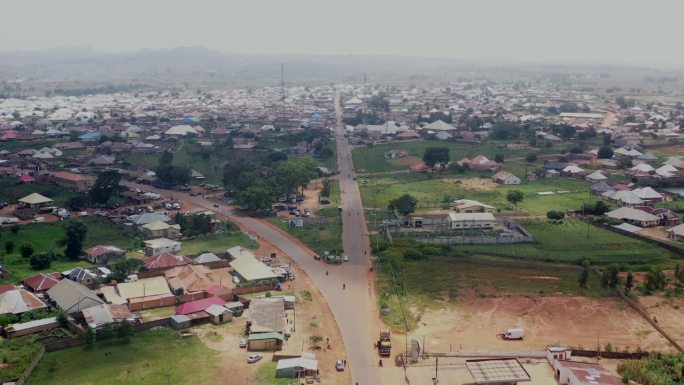 巴金拉迪地方政府辖区位于尼日利亚高原州附近的果尔镇——空中天桥