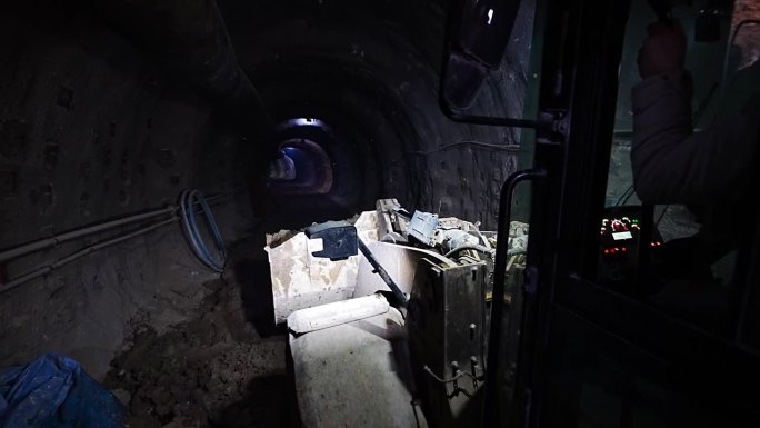 地铁隧道施工中施工机械的行驶