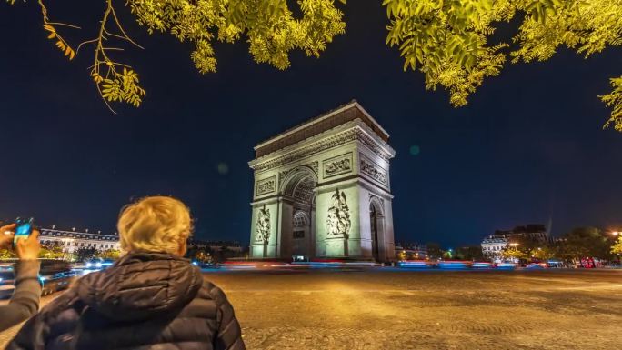 凯旋门Étoile是欧洲法国巴黎夜间最著名的纪念碑之一