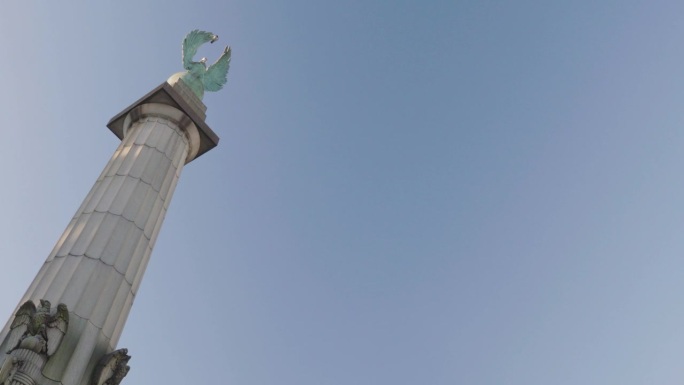 布鲁克林大军广场通往前景公园入口处的雕像