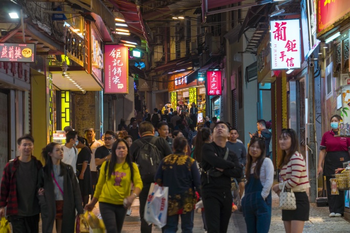 澳门大三巴美食街人来人往夜景色延时8K