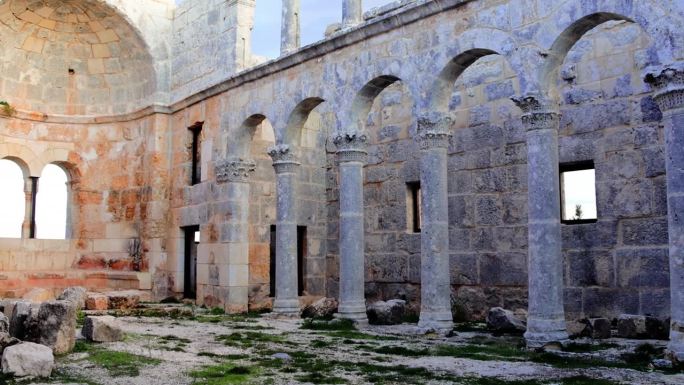 坎巴兹利教堂视频:废墟，古老，历史保存。土耳其的梅尔辛展示了5世纪被毁坏的古老历史。破败的，古老的，