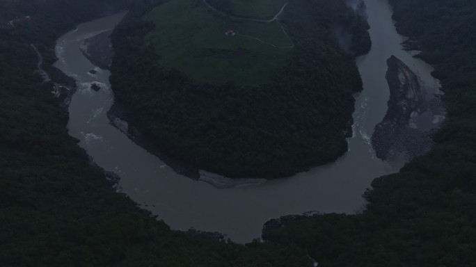 西藏墨脱县雅鲁藏布江果果糖大拐弯高空航拍