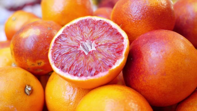 鲜亮多汁的橙子，富含维生素C，随时可以提神。