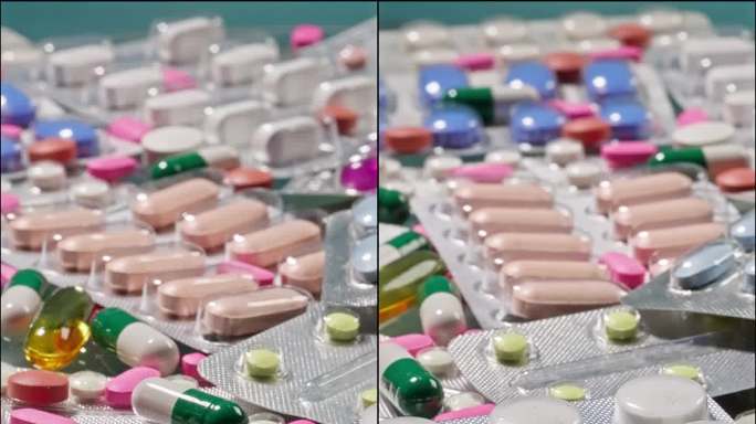 特写镜头的各种各样的药片和药片在药品泡罩包装躺在桌子上