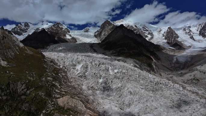 西藏那曲地区布加雪山冰川冰湖高空航拍