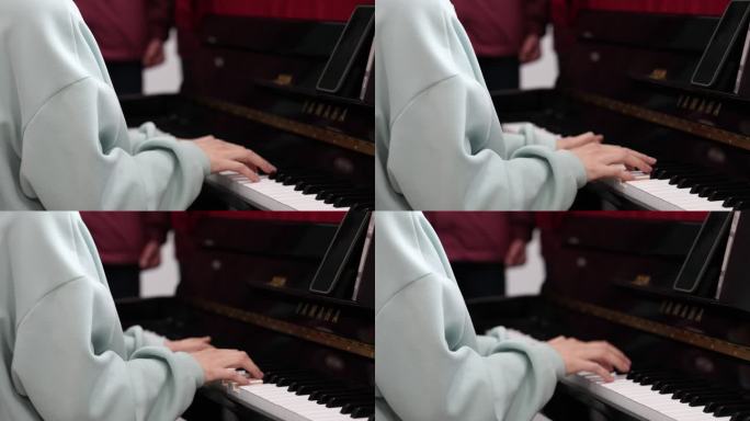 中学音乐课钢琴合唱