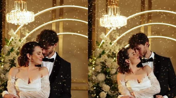 新郎新娘在雪花中跳第一支舞。