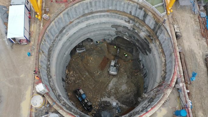 地铁隧道深井开挖施工设备