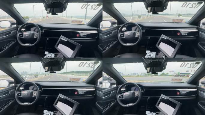 武汉测试行驶中的智能无人驾驶汽车延时