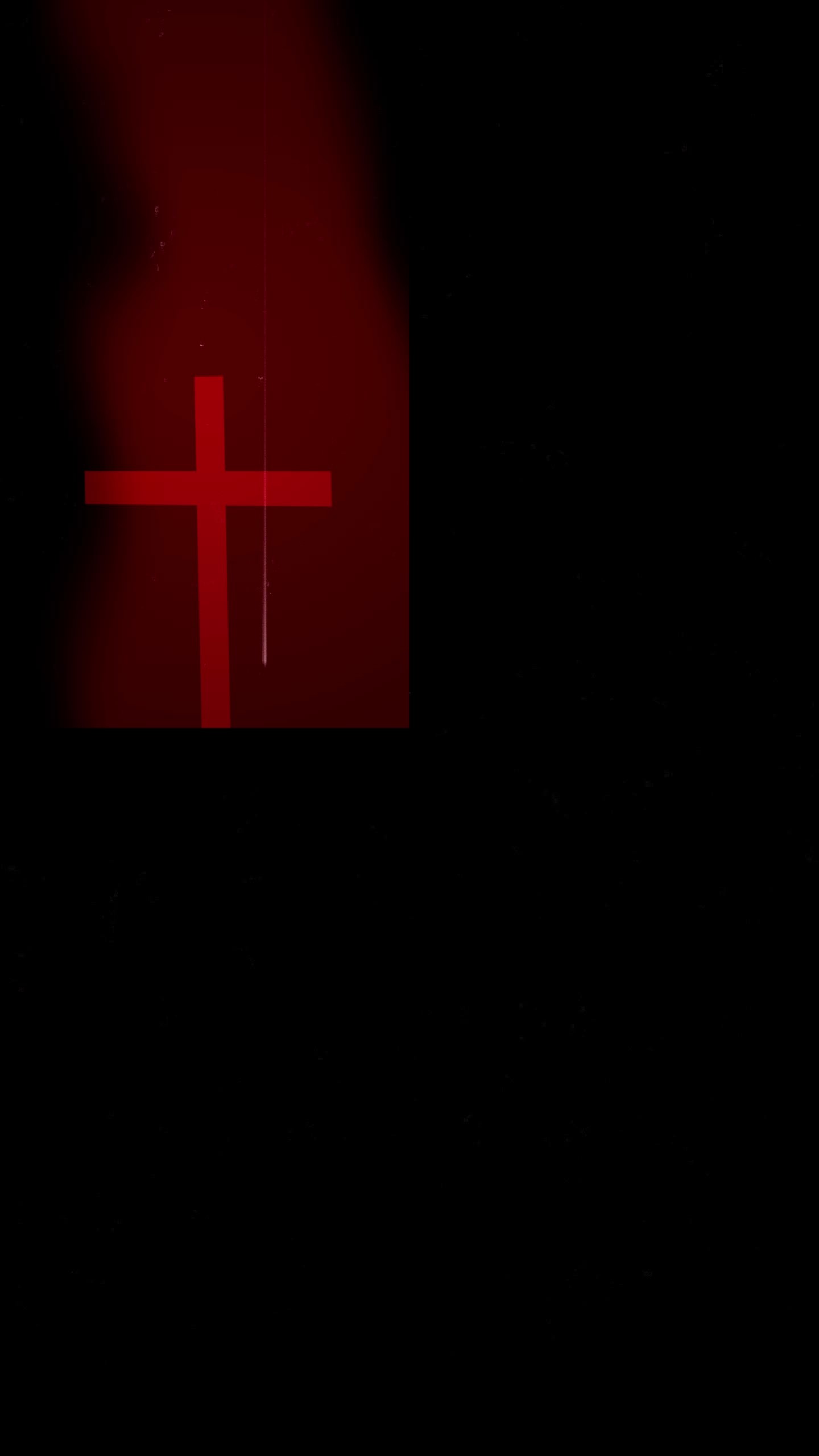 黑暗恐怖十字在黑暗垂直视频。十字架不祥地闪烁着，发出深红色的光芒