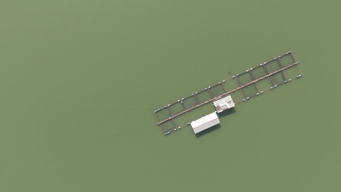 无人机镜头鸟瞰浮钓筏钓笼制作淡水景区景观