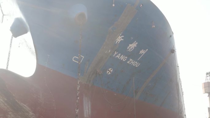 航拍修造船厂船坞码头港口船舶细节log