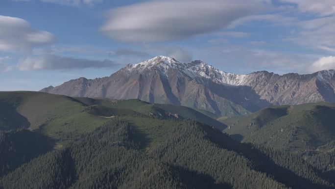 航拍张掖肃南雪山风光