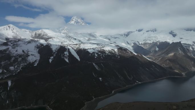 西藏山南洛扎秘境库拉岗日边境徒步航拍