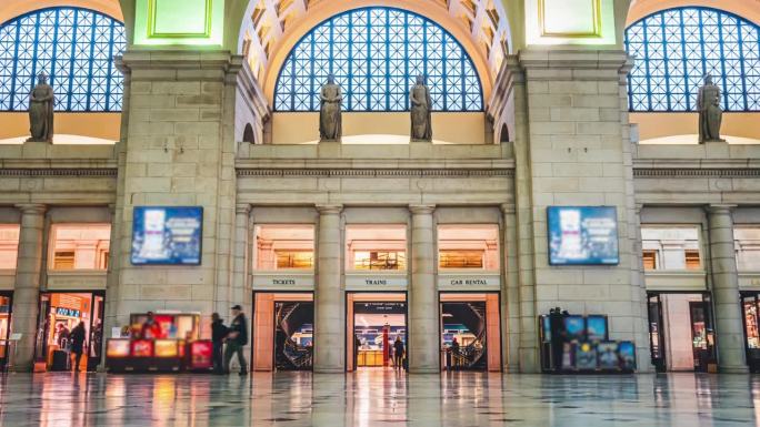 美国华盛顿特区，高峰时段，拥挤的乘客、商务人士和游客在华盛顿特区地铁站行走的时间变化