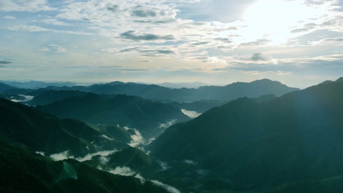 青山绿水森林日出航拍