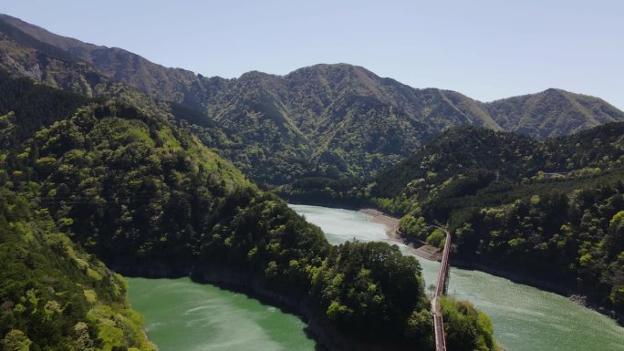 无人机拍摄的日本静冈县海原区川元乡清北峡谷