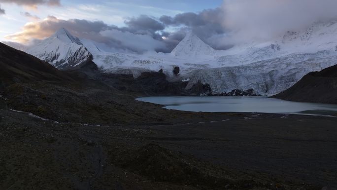 西藏那曲比如萨普神山圣山圣湖冰川航拍