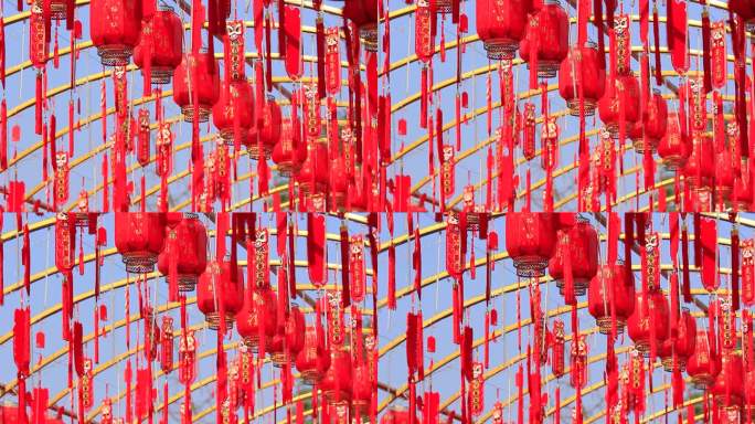 春节挂满过道的红灯笼和祝福语