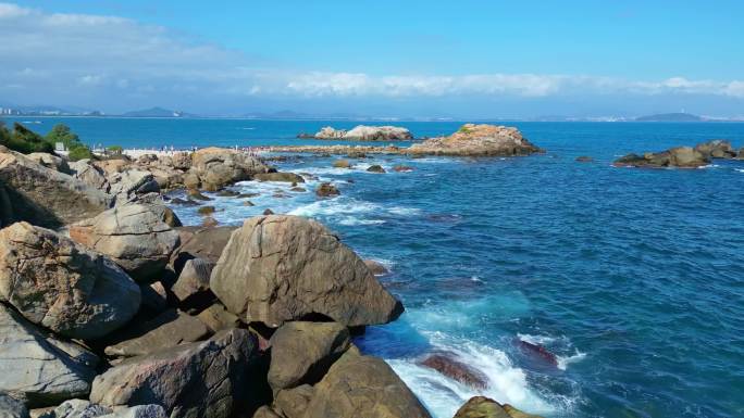 海南三亚海棠湾海岸线礁石沙滩海浪微距慢镜