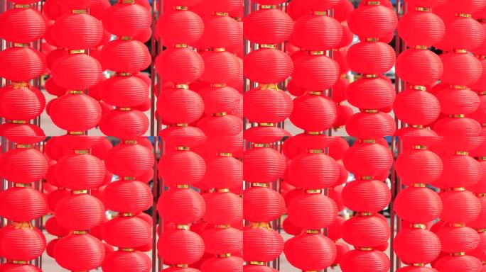 春节户外挂满一排排的红灯笼