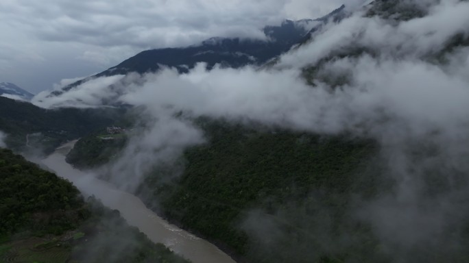 西藏林芝莲花圣地墨脱热带雨林云雾高空航拍