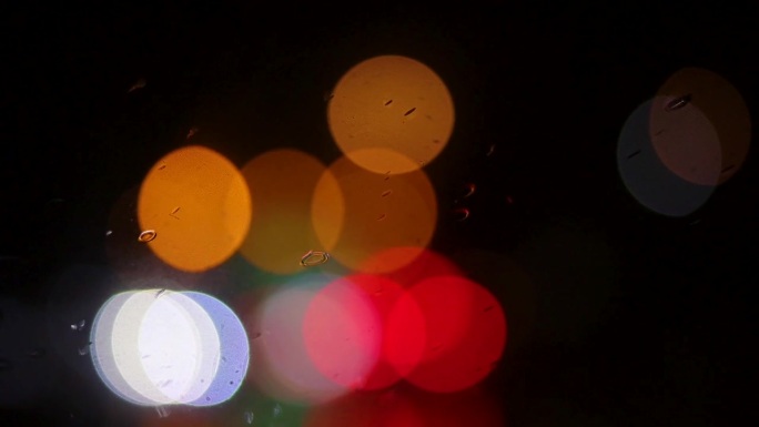 雨刷车内的雨夜